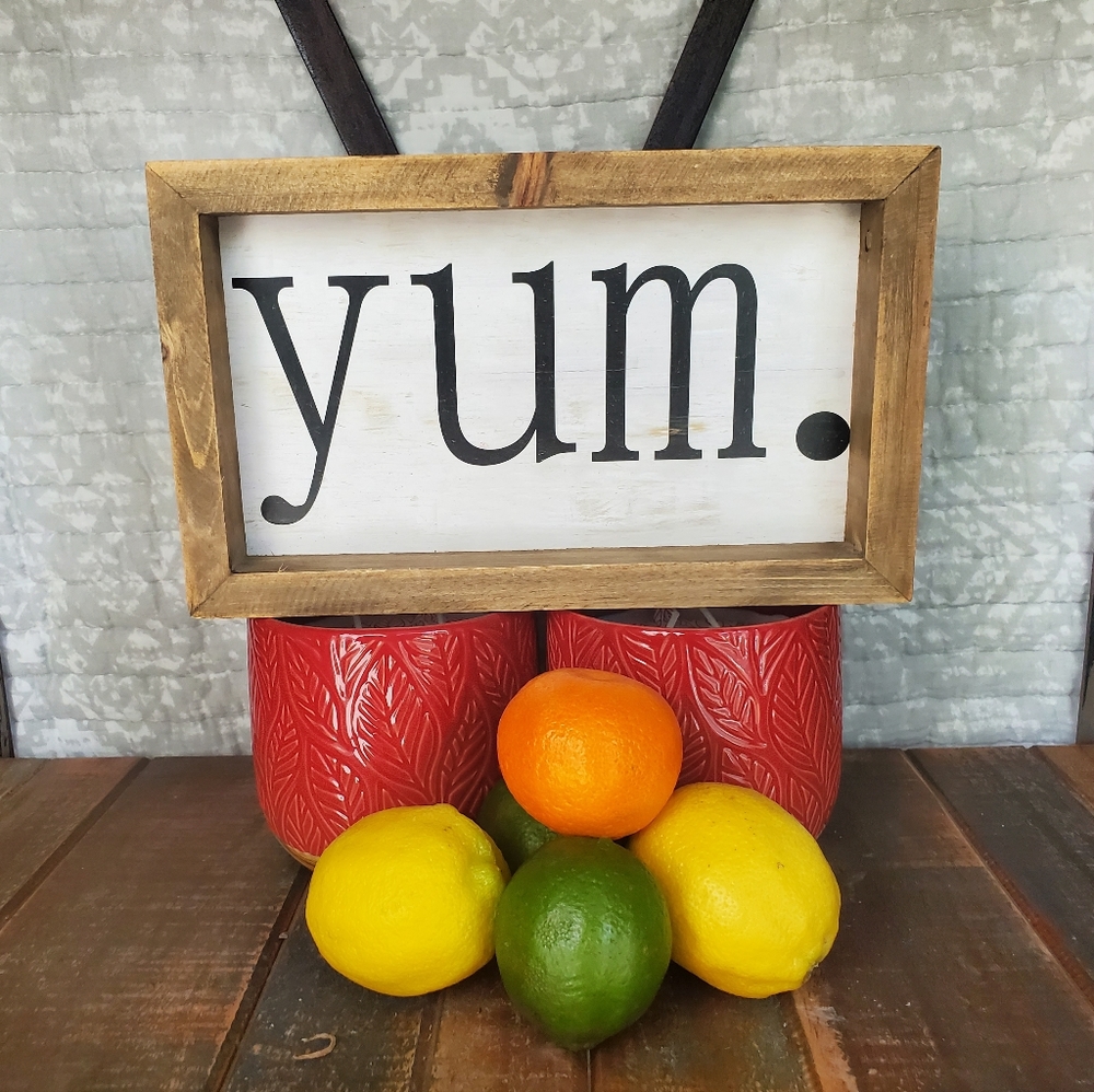 Small Wall Decor "Yum"